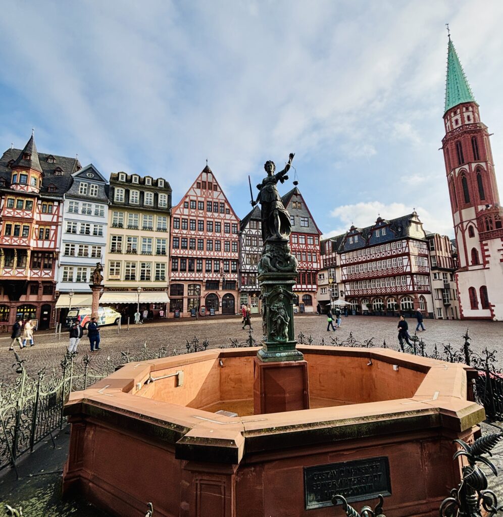 plaza Romerberg en el corazon de frankfurt y su casco historico