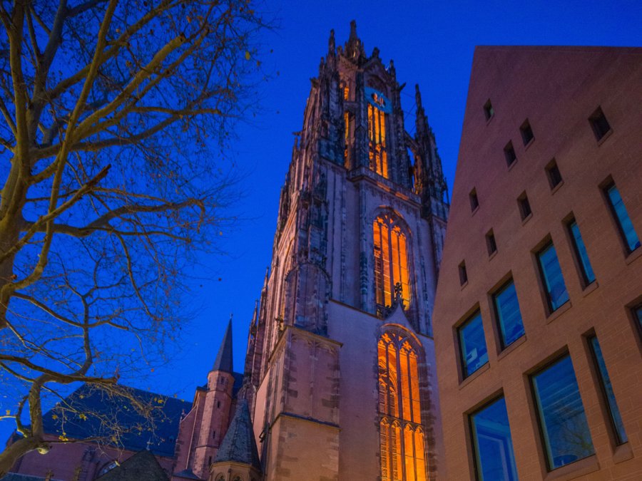 Domturm torre de la catedral de Frankfurt con vistas de la ciudad